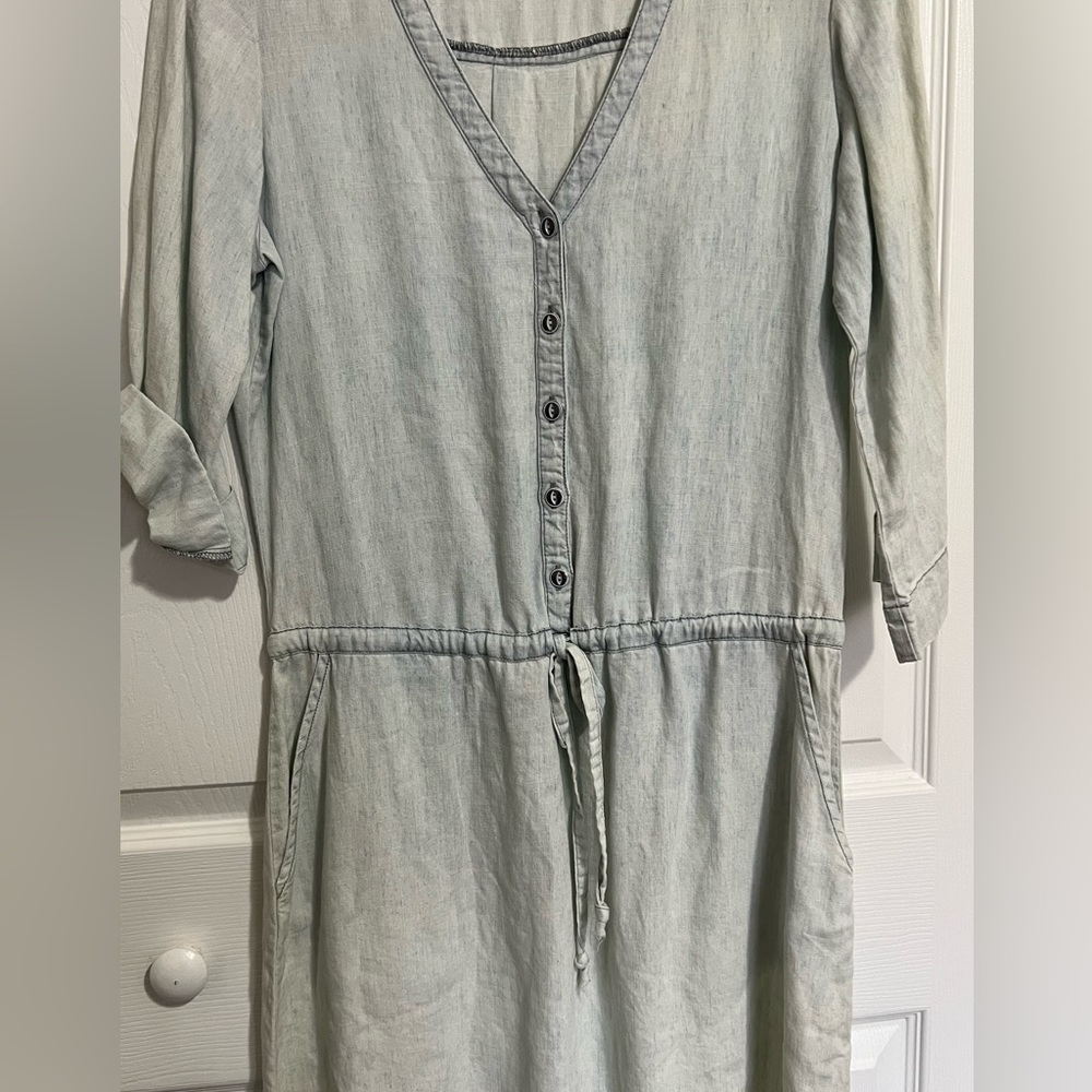 Light denim wash dress. Size S. With pockets and drawstring.